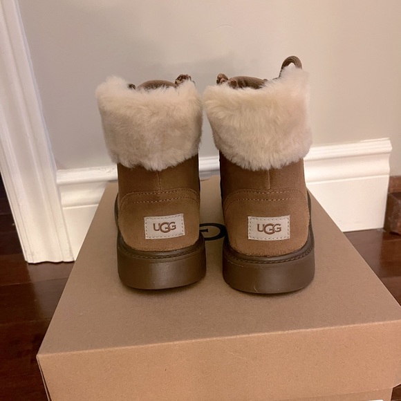 UGG Azell Hiker - Picture 3 of 4